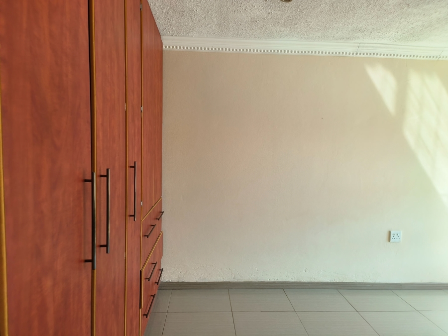 To Let 2 Bedroom Property for Rent in Promosa North West